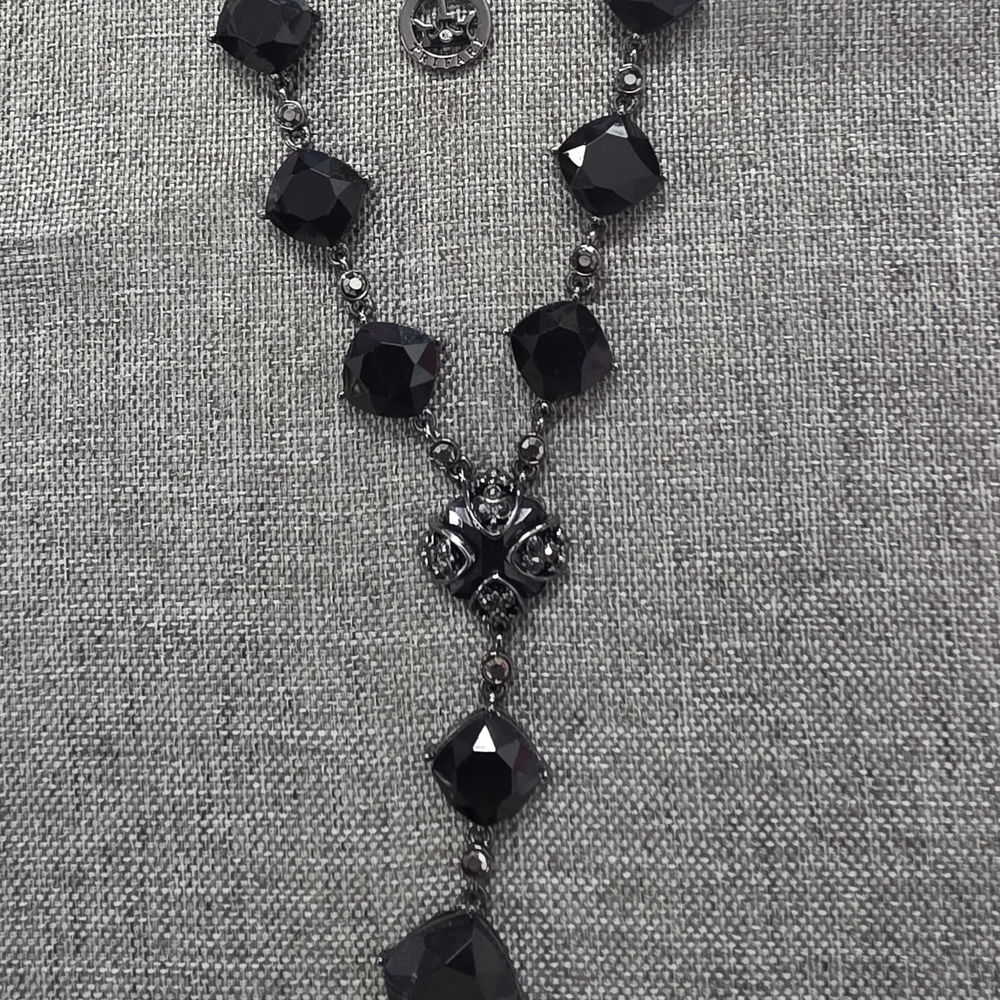 Vintage Signed Trifari Y-drop necklace with black arcrylic faceted stones. EUC - Picture 10 of 11